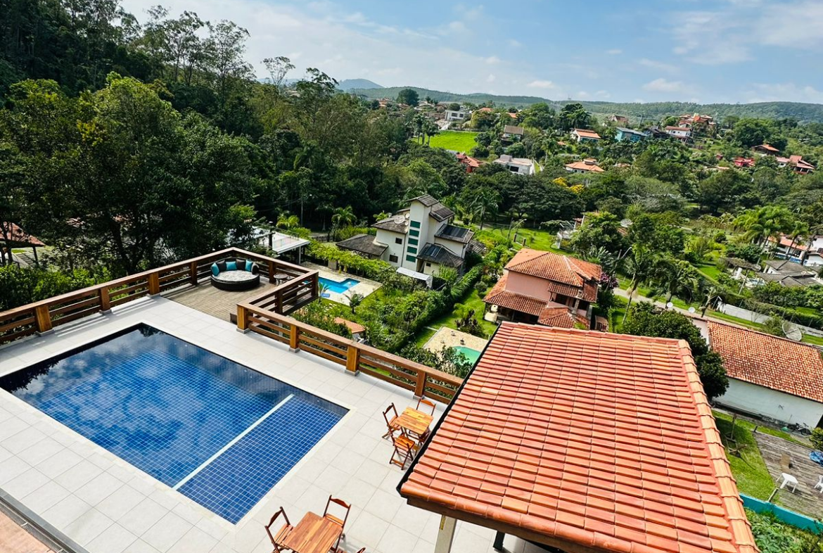 Casa em Condomínio Fechado em Guararema - Bairro Paião - 01