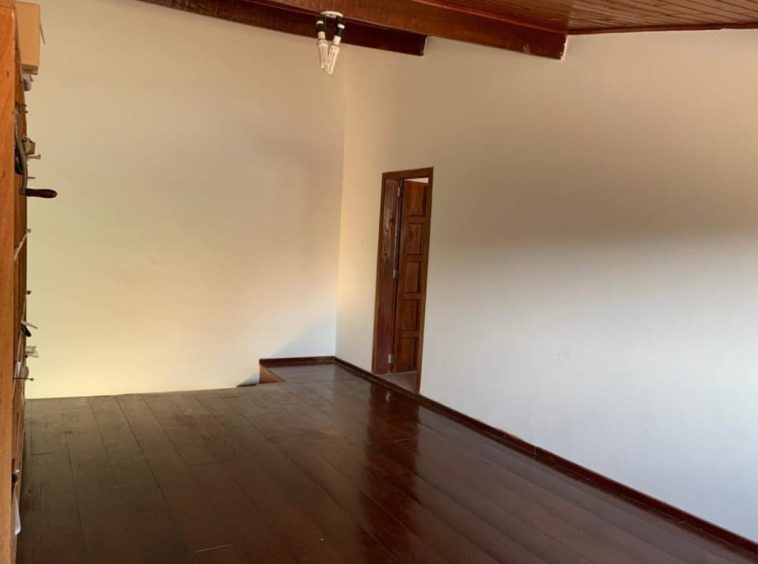 Casa à Venda em Guararema - Vale dos Eucaliptos - 13