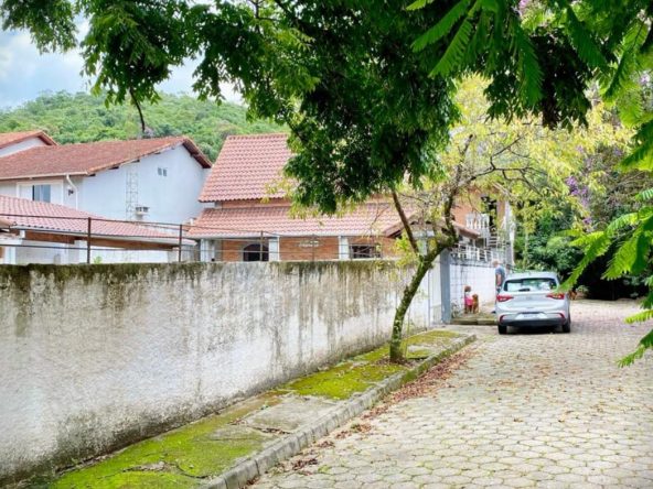Casa com Piscina em Guararema - 04