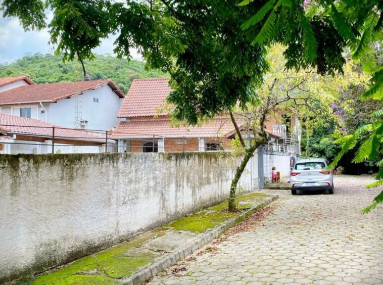 Casa com Piscina em Guararema - 04