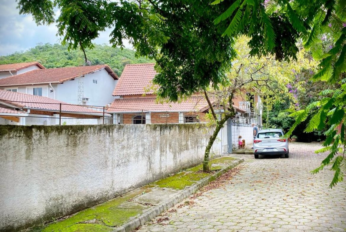 Casa com Piscina em Guararema - 04