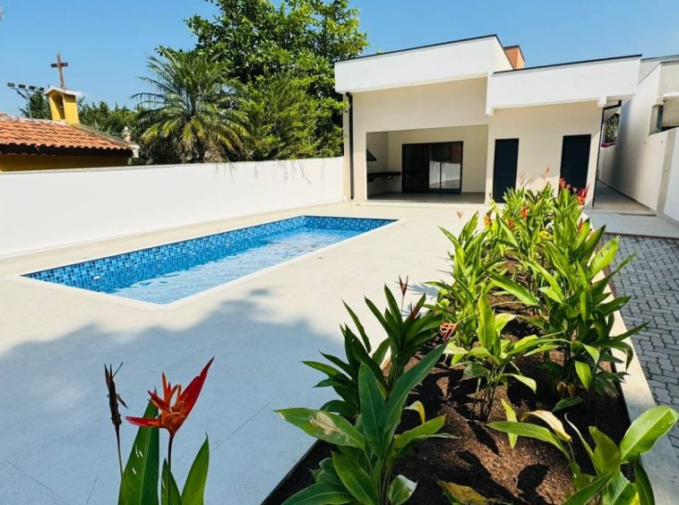 Casa Nova e Térrea à Venda em Guararema - 03